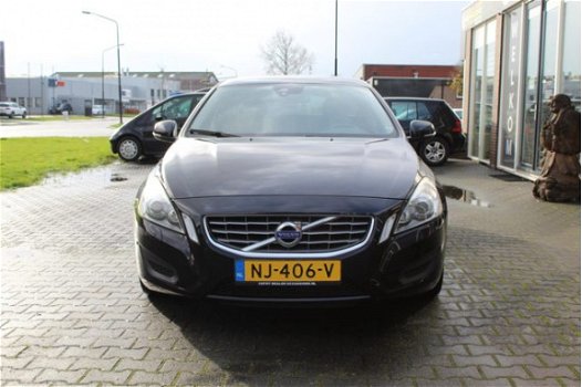 Volvo V60 - 2.4 D5 Momentum Navi cruise xenon - 1