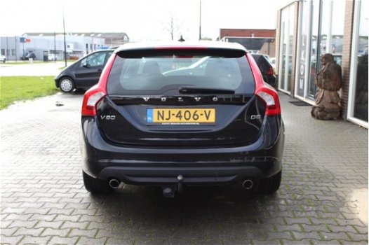 Volvo V60 - 2.4 D5 Momentum Navi cruise xenon - 1