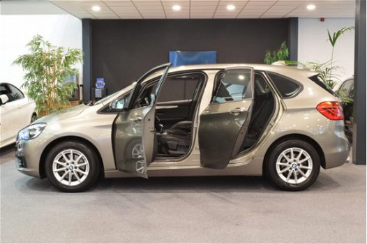 BMW 2-serie Active Tourer - 216i Active Tourer *NIEUWJAARKNALLERS* | automaat | media | airco | spor - 1