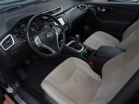 Nissan Qashqai - 1.2 Tekna Premier Edition | Trekhaak | Navigatiesysteem | Panoramadak | Lichtmetale - 1