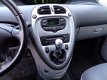 Citroën Xsara Picasso - 1.6i-16V Image / AIRCO / CRUISE CONTROL / DIMLICHTEN AUTOMATISCH / CENTRALE - 1 - Thumbnail