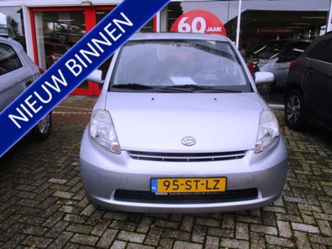 Daihatsu Sirion 2 - 1.3-16V Comfort AUTOMAAT | dealer NL auto | airco | schuifdak | cruise control - 1