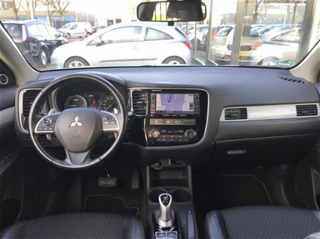 Mitsubishi Outlander - 2.0 PHEV Executive X-Line Navi Leder Trekhaak - 1