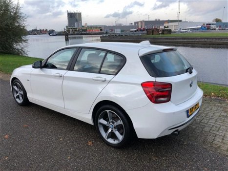 BMW 1-serie - 116i Business+ / Harman Kardon / PDC / Groot navi / Sport / 5 deurs - 1