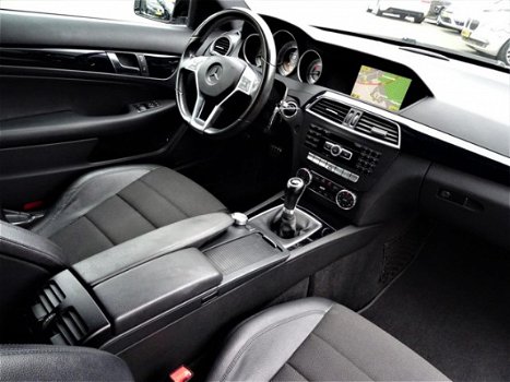 Mercedes-Benz C-klasse Coupé - 180 AMG-uitgevoerd | C63 | Xenon | Navigatie | NAP | NL Auto | 18 inc - 1