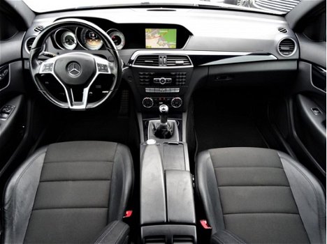 Mercedes-Benz C-klasse Coupé - 180 AMG-uitgevoerd | C63 | Xenon | Navigatie | NAP | NL Auto | 18 inc - 1