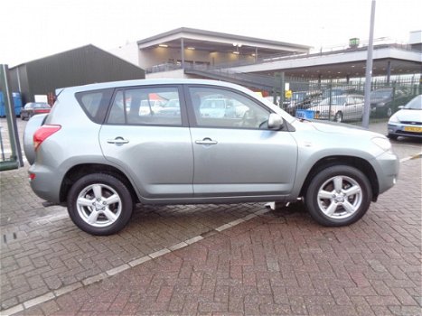 Toyota RAV4 - 2.2 D4D Linea Sol - 1