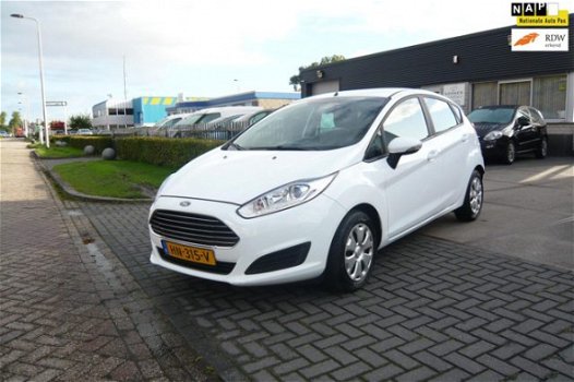 Ford Fiesta - 1.5 TDCi Style Lease 5 DEURS AIRCO NAV Euro6 - 1