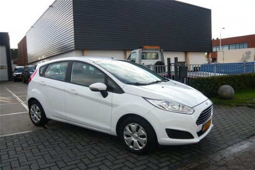 Ford Fiesta - 1.5 TDCi Style Lease 5 DEURS AIRCO NAV Euro6 - 1