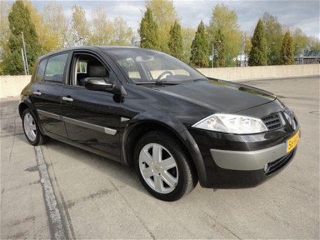 Renault Mégane - 1.6-16V Dynamique Comfort - 1