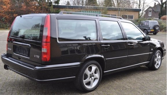 Volvo V70 - 2.5 TDI Sports-Line - 1