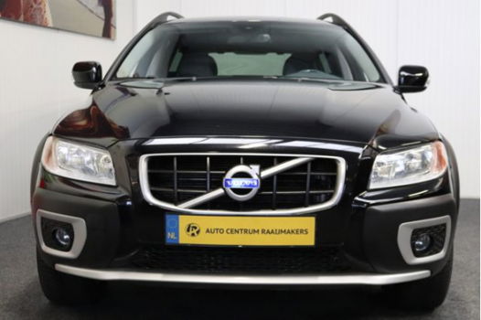 Volvo XC70 - 2.4D Momentum LEDER NAVIGATIE CRUISE CONTROL CLIMATE CONTROL TREKHAAK PDC ZEER MOOI - 1