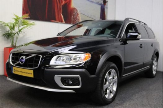 Volvo XC70 - 2.4D Momentum LEDER NAVIGATIE CRUISE CONTROL CLIMATE CONTROL TREKHAAK PDC ZEER MOOI - 1