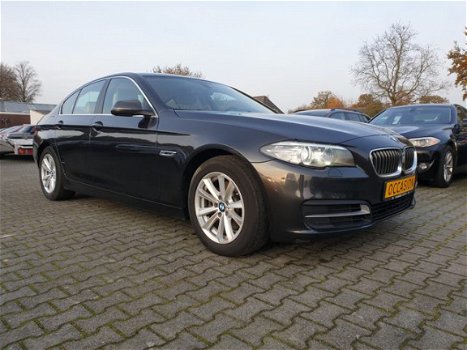 BMW 5-serie - 520d AUT. *XENON+LEDER+NAVI+PDC+ECC+CRUISE - 1