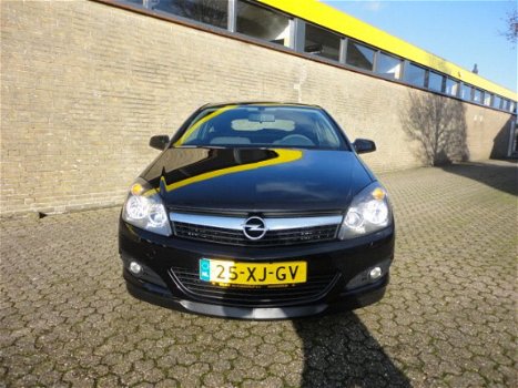 Opel Astra GTC - 1.6 16V Temptation ECC - 1