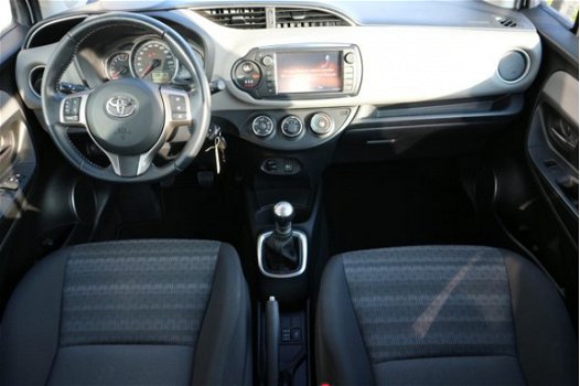 Toyota Yaris - 1.3 VVT-i Trend | Rijklaar incl. 24 mnd garantie | - 1