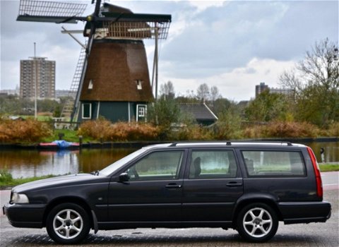 Volvo V70 - 2.5 Exclusive-Line - 1