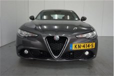 Alfa Romeo Giulia - 2.2 Eco Business Super | NAVIGATIE | ACHTERUITRIJCAMERA | PARKEERSENSOREN |