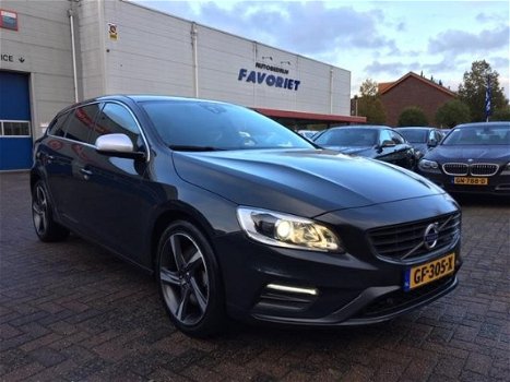 Volvo V60 - 2.4 D6 AWD/AUT/XEN/LEDER/HYBRID R-design - 1