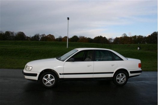 Audi 100 - 2.3 E - 1