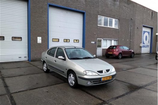 Renault Mégane - 1.6-16V Authentique NETJES GOED ONDERHOUDEN WEINIG GELOPEN AIRCO NWE APK - 1