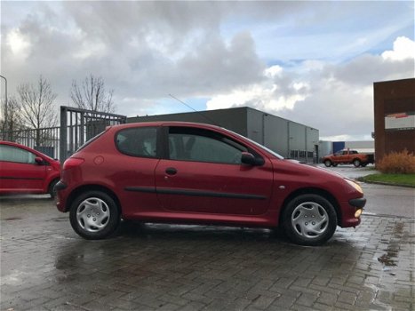 Peugeot 206 - 1.6-16V Gentry automaat NIEUWE APK - 1