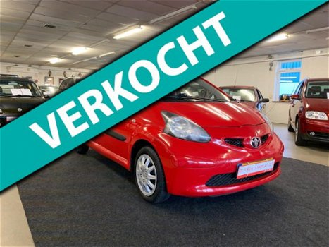 Toyota Aygo - 1.0-12V + Nwe apk, airco, zeer zuinig en wegenbelasting slechts €17p/m - 1