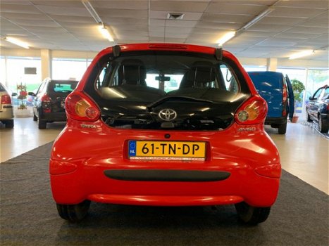 Toyota Aygo - 1.0-12V + Nwe apk, airco, zeer zuinig en wegenbelasting slechts €17p/m - 1