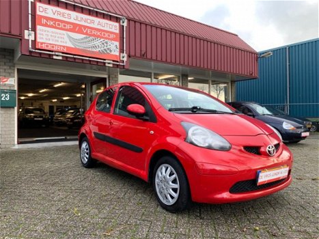 Toyota Aygo - 1.0-12V + Nwe apk, airco, zeer zuinig en wegenbelasting slechts €17p/m - 1