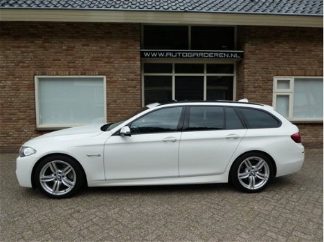 BMW 5-serie Touring - 520d High Executive M Pakket /Leder / Navi / Panoramadak / Dealeronderhouden - 1