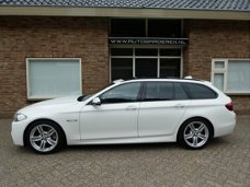 BMW 5-serie Touring - 520d High Executive M Pakket /Leder / Navi / Panoramadak / Dealeronderhouden