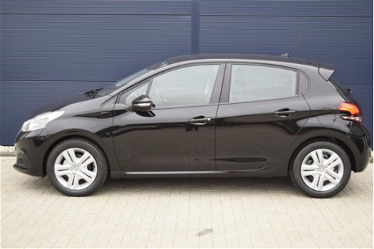 Peugeot 208 - 1.2 82 PK SIGNATURE, NAVI, PDC, CARPLAY, NIEUWE AUTO - 1