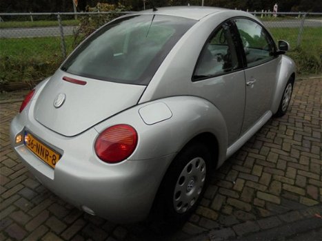 Volkswagen New Beetle - 1.6 Highline - 1