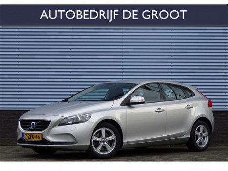 Volvo V40 - 1.6 T2 Momentum Climate, Cruise, Xenon, PDC - 1