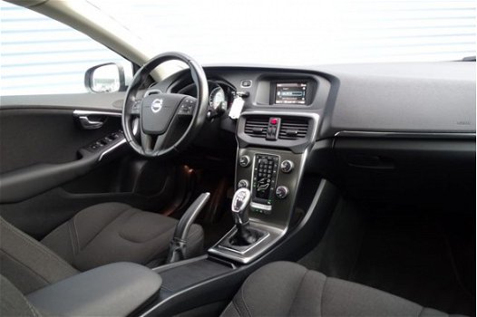 Volvo V40 - 1.6 T2 Momentum Climate, Cruise, Xenon, PDC - 1