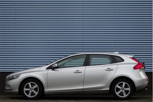 Volvo V40 - 1.6 T2 Momentum Climate, Cruise, Xenon, PDC - 1