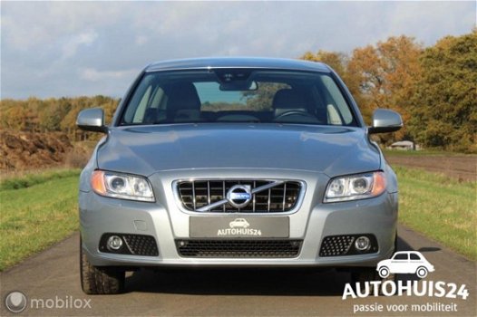 Volvo V70 - T4 180pk Limited Edition *NL-AUTO *LEDER *TREKHAAK - 1