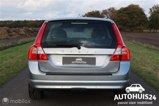 Volvo V70 - T4 180pk Limited Edition *NL-AUTO *LEDER *TREKHAAK - 1