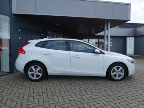 Volvo V40 - D4 Business Pack Connect - 1