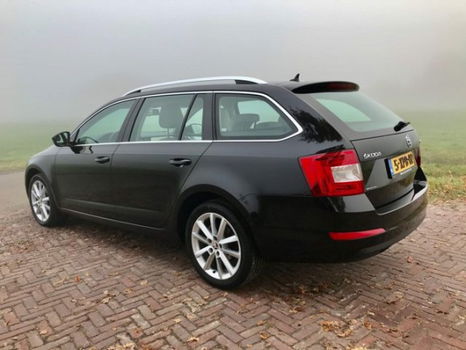 Skoda Octavia Combi - 1.6TDI Elegance DSG Automaat NAVI XENON - 1