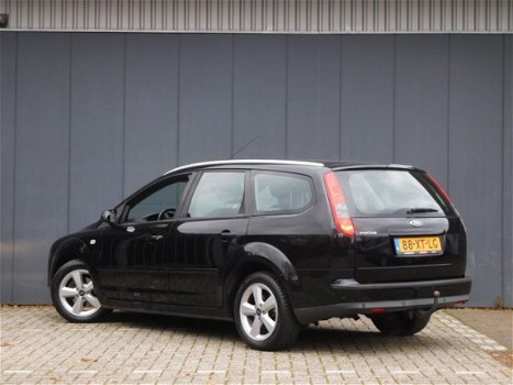 Ford Focus Wagon - 1.6-16V Futura - 1