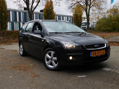 Ford Focus Wagon - 1.6-16V Futura - 1