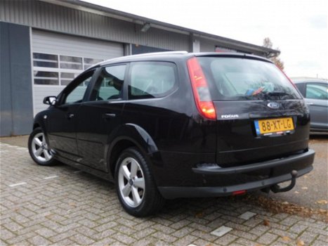 Ford Focus Wagon - 1.6-16V Futura - 1