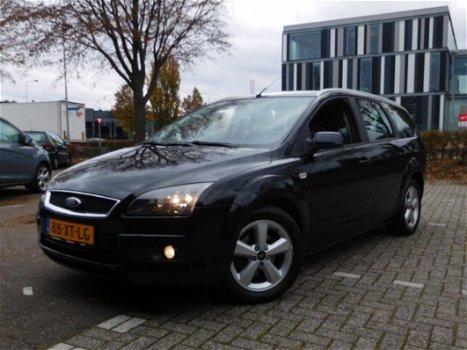 Ford Focus Wagon - 1.6-16V Futura - 1