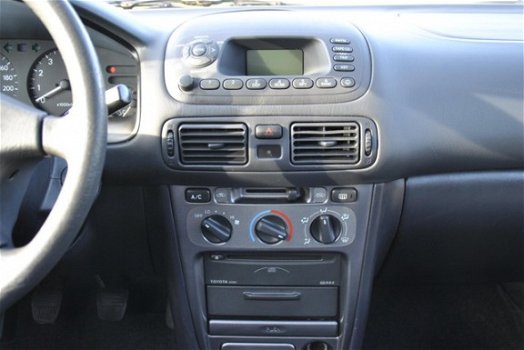 Toyota Corolla - 1.6 VVT-i Sol 5 deurs *AIRCO* Nieuwe APK - 1