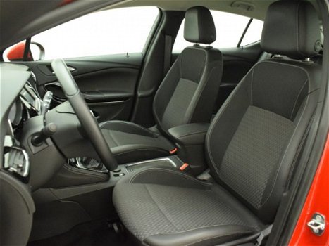 Opel Astra - 1.4 Turbo 150pk Innovation | 17 inch | PDC | Apple CarPlay | - 1