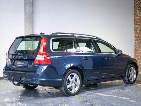 Volvo V70 - 2.0T Momentum - 1