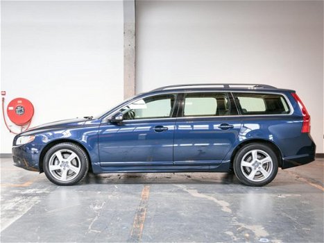 Volvo V70 - 2.0T Momentum - 1