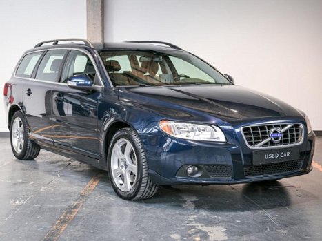 Volvo V70 - 2.0T Momentum - 1