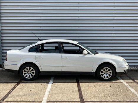 Volkswagen Passat - 1.9 TDI 130pk Sportline - 1